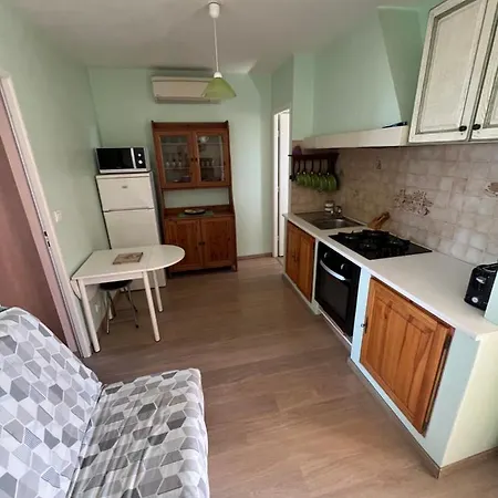 Апартаменты T2 Villa 100 Metres Plage De La Capte Йер